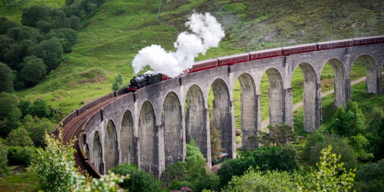 10 Jaw-Dropping UK Train Journeys You Need to Take